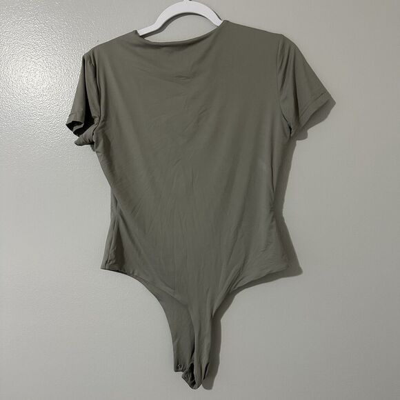 Meshki Haven Short Sleeve Bodysuit Green Size L Embroidered Logo - Picture 2 of 12